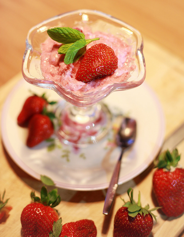 Healthy strawberry mousse