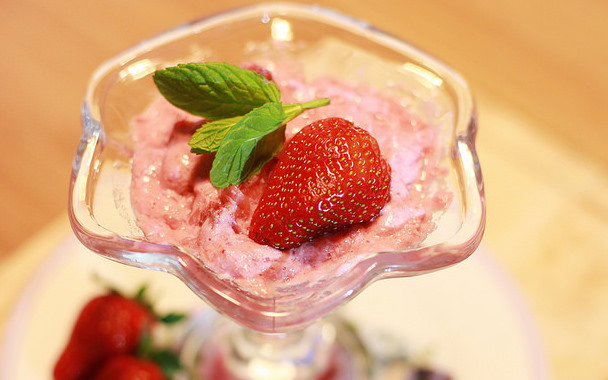 Healthy Strawberry Mousse
